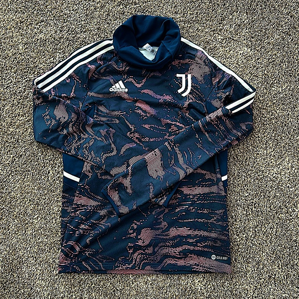 Juventus 2022 UCL training long-sleeve w/knitted-in neck warmer.